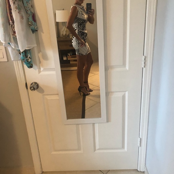 Maurie And Eve Dress - Picture 3 of 4